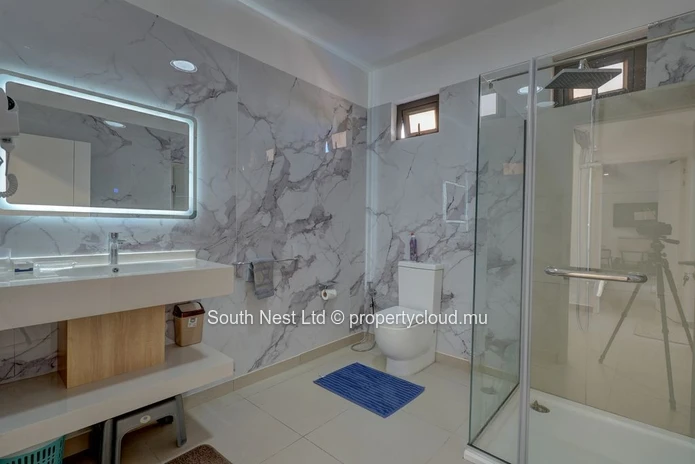 Beautiful villa of 4 bedrooms close to the beach