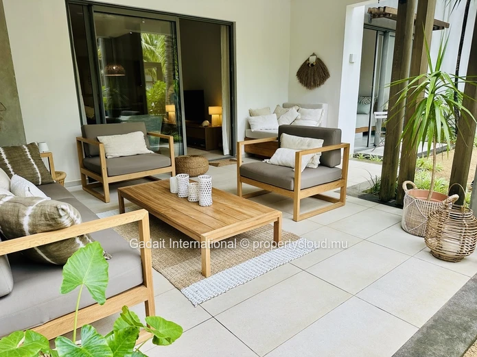 Appartement de Prestige à Montchoisy – Luxe, Sérénité et Accès Direct à la Plage