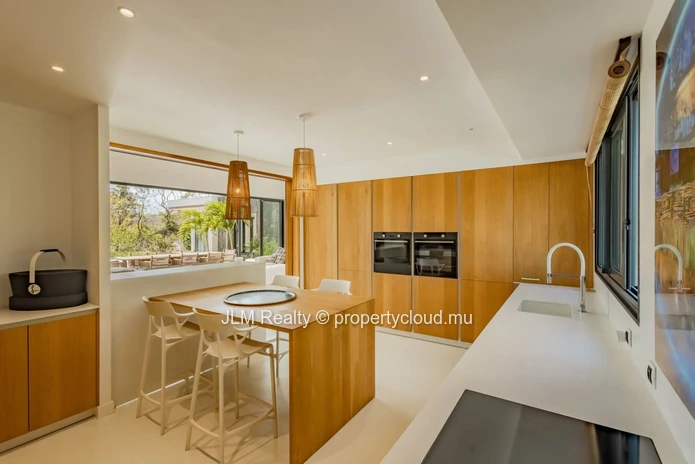 À Vendre : Villa Contemporaine de Prestige de 5 Chambres à Tamarin, Île Maurice