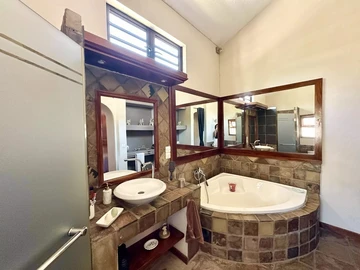 5 Bedroom Villa