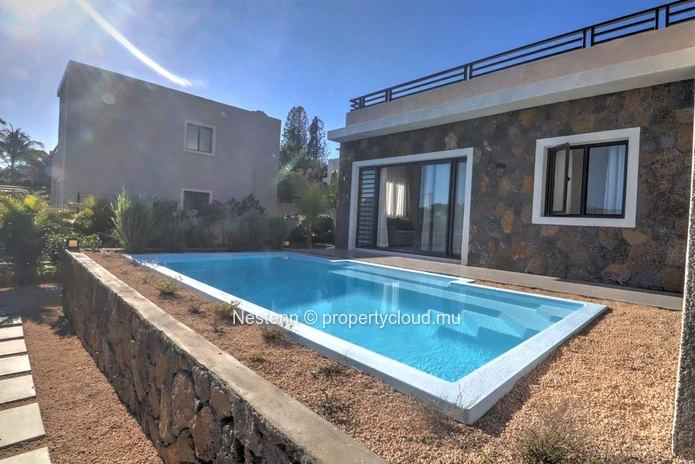 Exceptional new house with private pool 