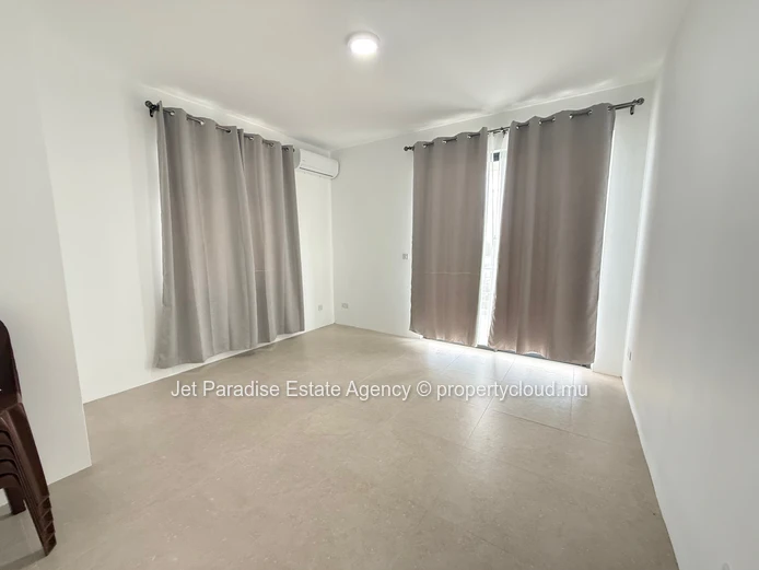 Newly built 4 bedrooms house with private swimming pool and Garden