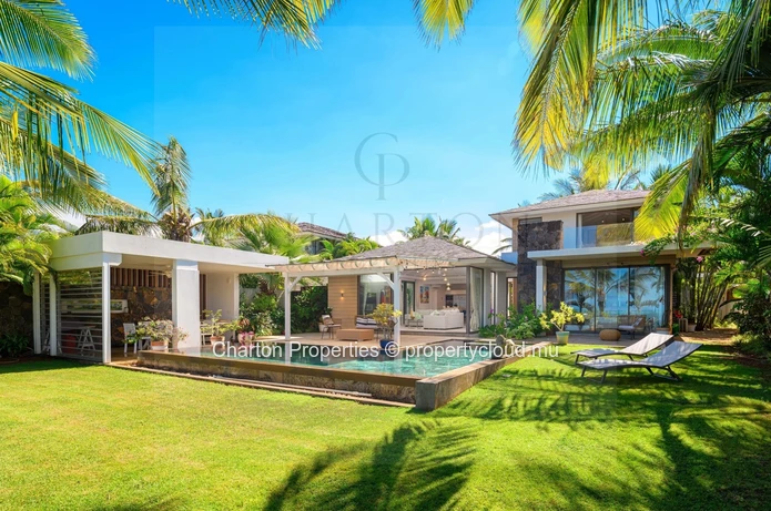 4-bedroom villa facing the azure
