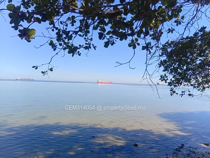 Propriété Pieds Dans L'eau En Toute Propriété – Baie Du Tombeau
