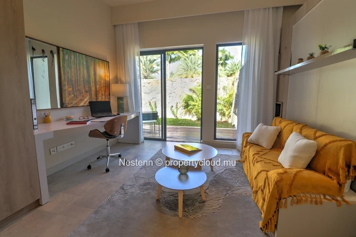 3-bedroom villa with private pool, jacuzzi, sea access, and close to golf