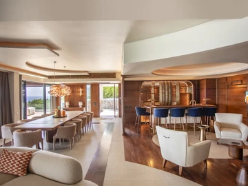 5 Bedroom Villa