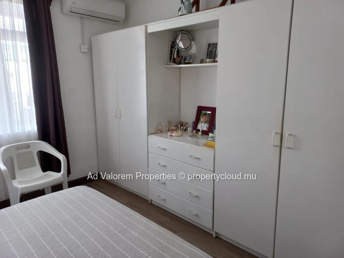 Charmant Duplex de 3 Chambres à Vendre au Centre de Curepipe
