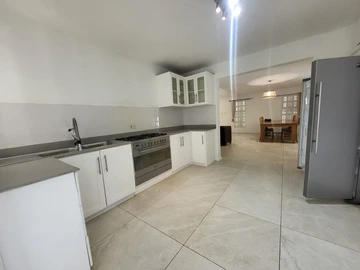 5 Bedroom Villa