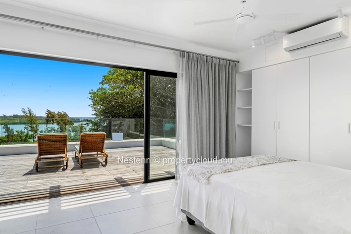 Superbe penthouse de 3 chambres en résidence sécurisée face à la mer