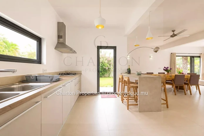 Villa meublée de 4 chambres avec piscine à quelques pas de la plage de Trou aux Biches