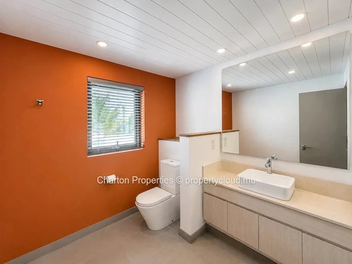 Three-bedroom Triplex in the heart of Péreybère, blending tropical elegance and Mauritian way of life