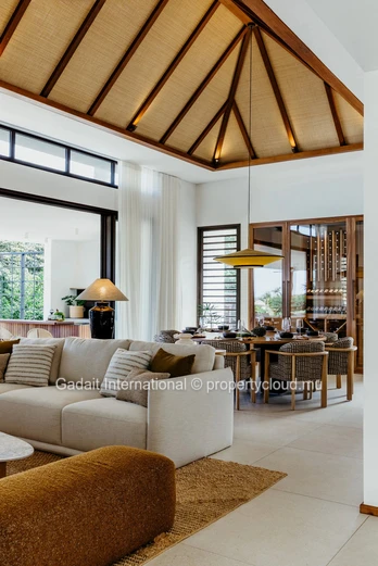Villa de Luxe de Plain-Pied à Vendre à Bel Ombre – Piscine à Débordement de 14 Mètres et Domaine Golfique Prestigieux...