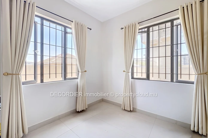 À Louer – Bel Appartement À Roches Brunes