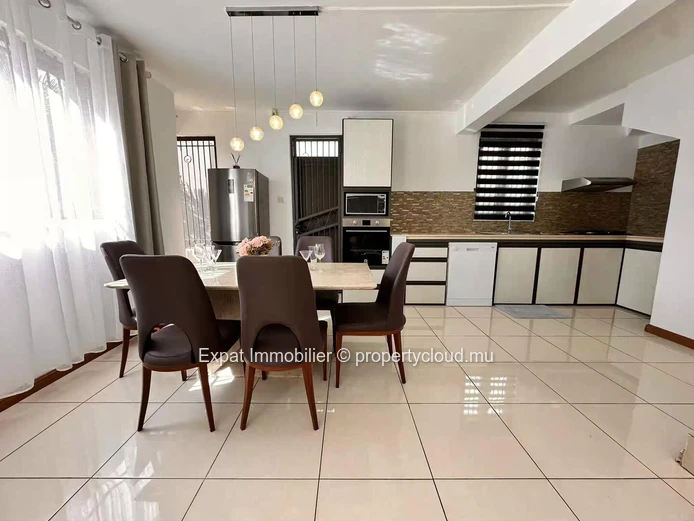 2-Bedroom House for Rent in Péreybère – Private Pool, Security & Convenient Location Near Chemin Le Flamant