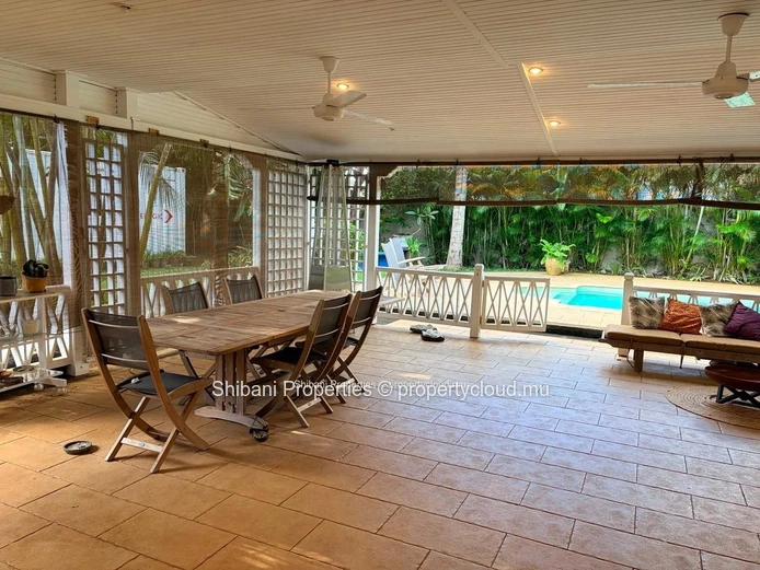 MAISON FAMILIALE À VENDRE – Quatre-Bornes