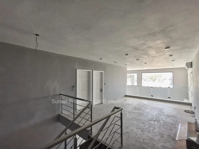 Penthouse with breathtaking views of the lagoon. Located only 100m from the beach