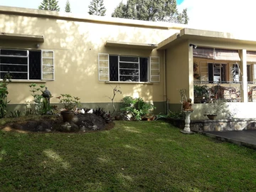 House in a good location of Eau Coulée - Curepipe Road