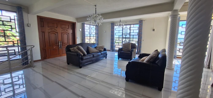An Extraordinary Residence in the Heights of Candos (Sole Mandate)