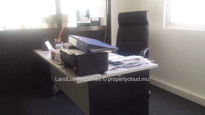 Espace bureau meublé à vendre à Quatre-Bornes