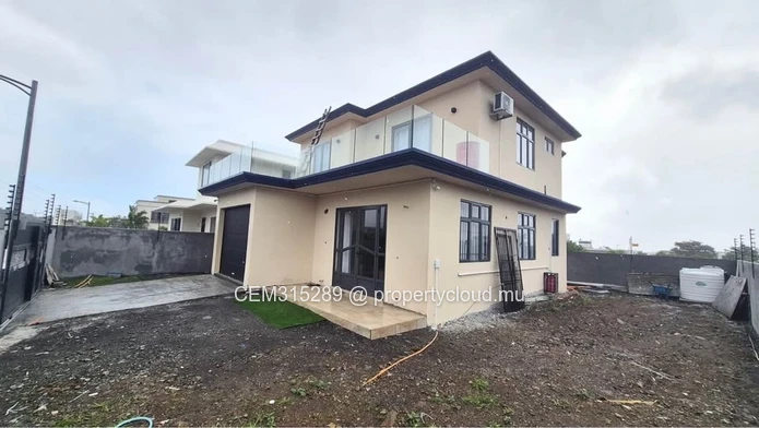 Superb 3-Bedroom  House for Rent in Highlands Rose – Modern Comfort in a Serene Neighbourhood