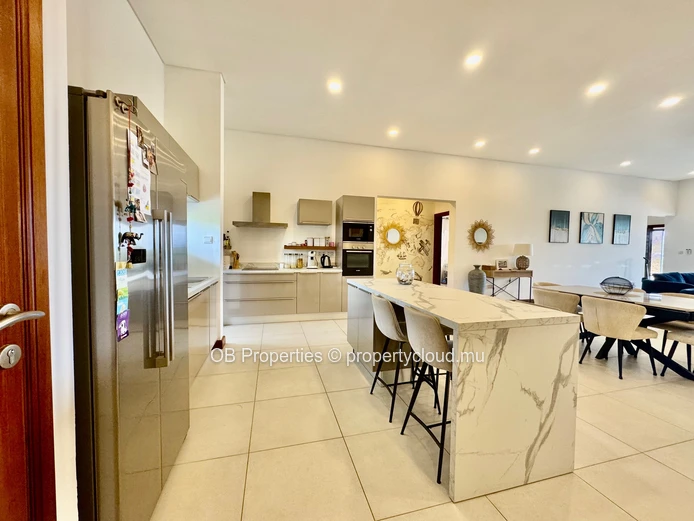 Exceptional 3-Bedroom Apartment with Sea View