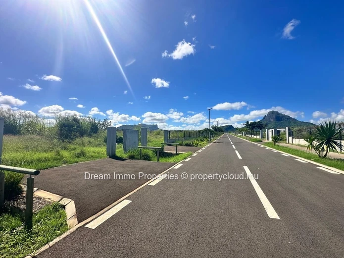 Sea view! Residential Land between sea & mountains in Flic en Flac - Mauritius