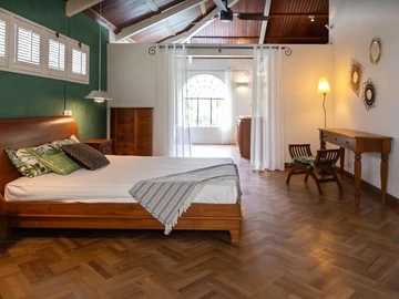5 Bedroom Villa