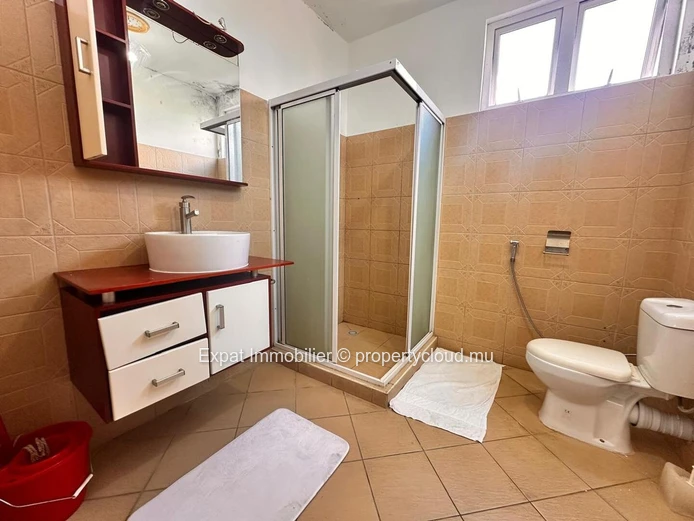Appartement 2 chambres à louer à Grand Baie – Résidence sécurisée avec piscine