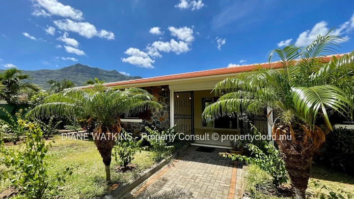 Villa privée sur la côte Ouest avec superbe vue montagne