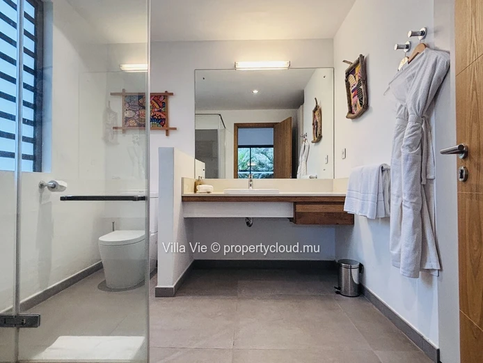 Grand Gaube - 4-bedroom ensuite villa with swimming pool