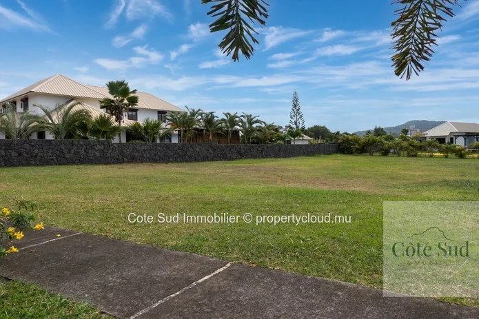 Residential lot - Secure subdivision - Beau Vallon