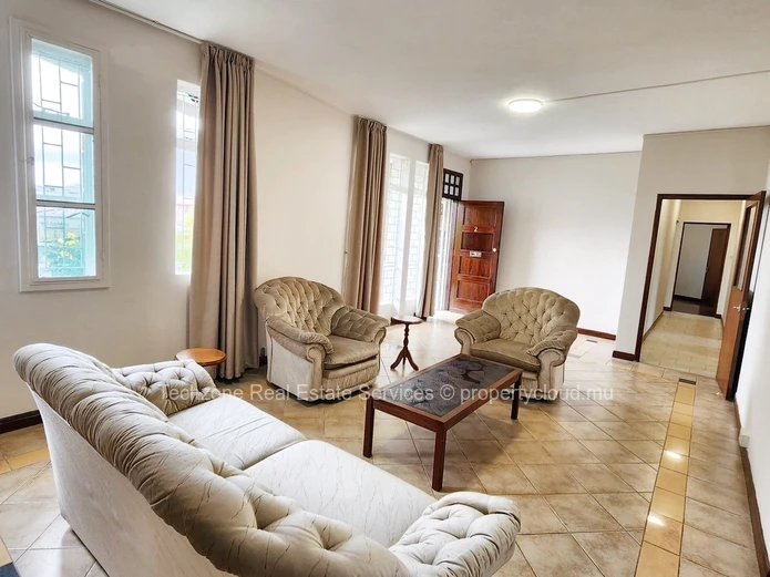 Maison spacieuse de 4 chambres à Sodnac,Quatre Bornes-ouverte aux étrangers