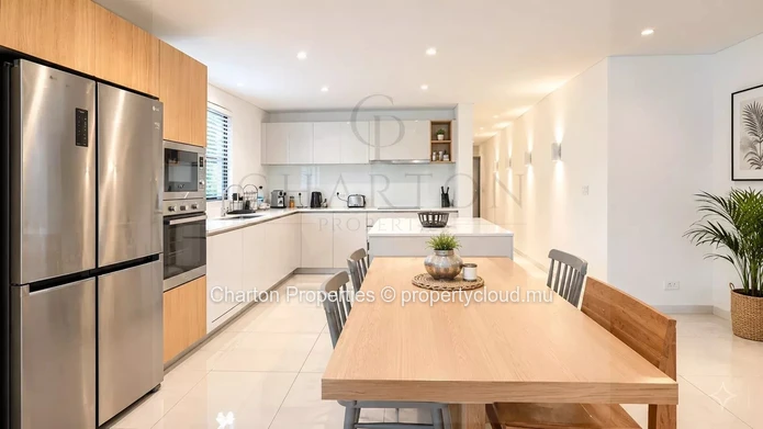 3-bedroom ground-floor apartment in the heart of Rivière Noire's nautical universe