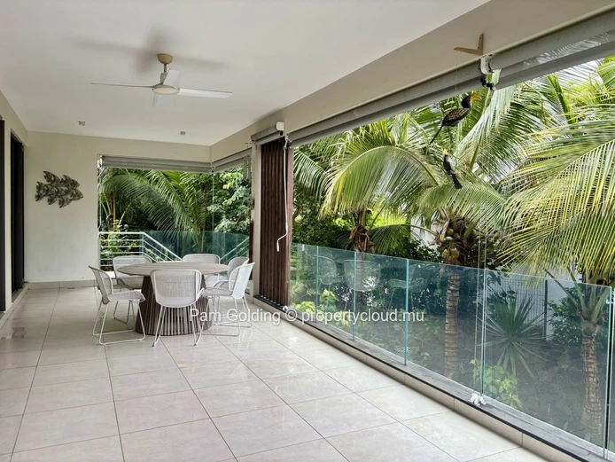 Ground Floor 3-Bedroom Apartment with Private Garden in Pointe aux Canonniers, Mauritius, 196.69 m²