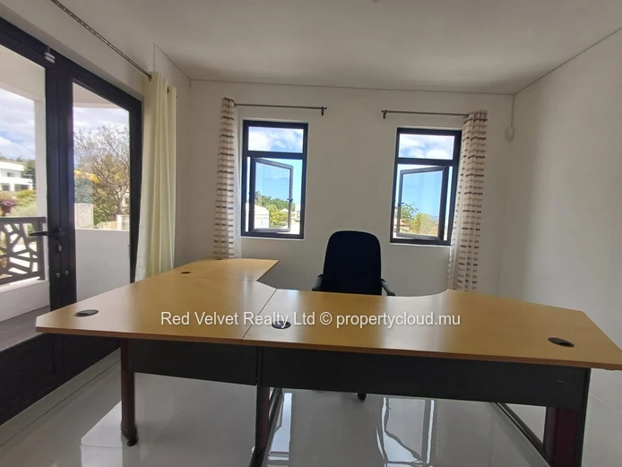 Elegant 5-Bedroom Family Home for Rent in Albion