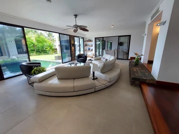 4 Bedroom Villa