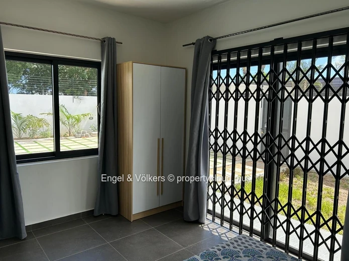 Modern 4-Bedroom House for Rent in Cap Malheureux – Private Pool & Rooftop Terrace