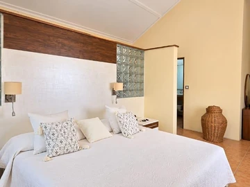 5 Bedroom Villa