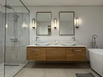 Elegant Lagoon-Level Apartment in Black River – Garden, Light & Privacy