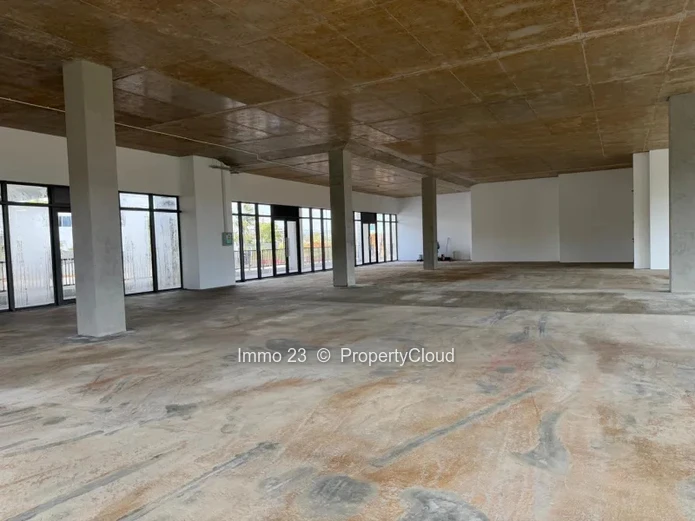 Emplacement commercial - 520m2 - Moka - Ref. EM95984LO