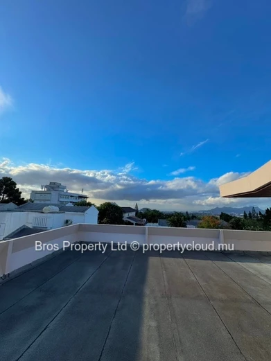 Villa 4 chambres à louer - Floreal, Curepipe | 110 000 roupies par mois | Terrain de 50 perches | 6 000 pieds carrés