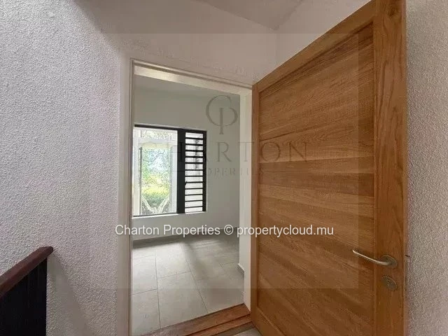 New 3-bedroom apartment with en-suite bathrooms and mountain views