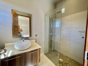 5 Bedroom Villa