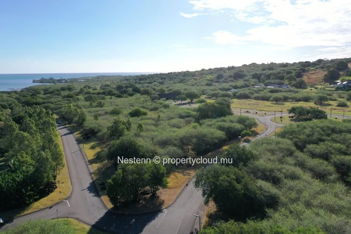 Le délicieux luxe minimaliste de cette superbe villa offrant une vue mer