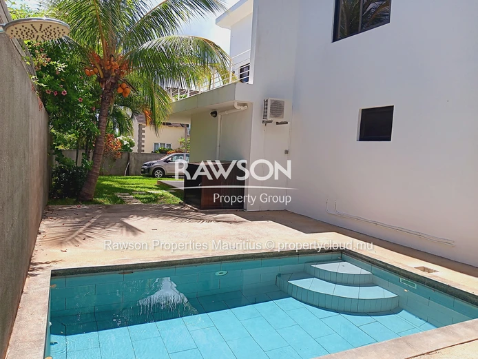 Propriété De 4 Chambres Avec Piscine Privée Dans Quartier Résidentiel Recherché De Tamarin