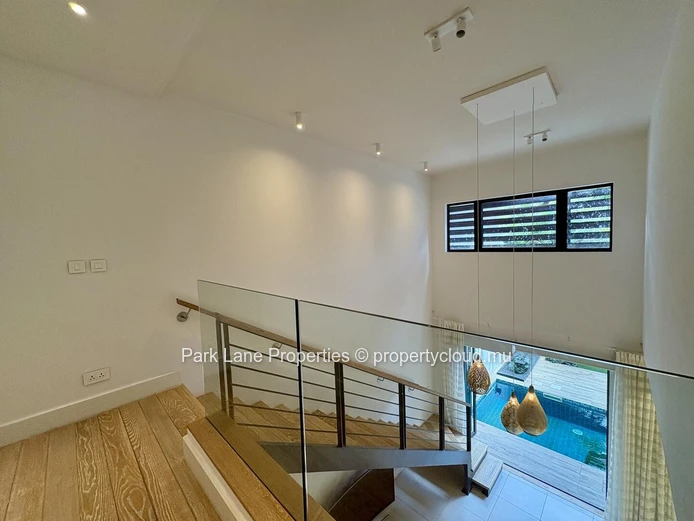 Townhouse de Prestige à La Marina avec Terrasse, Piscine et Amarrage privé de 11m