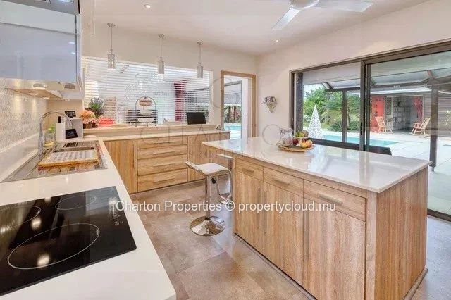 Villa contemporaine de 3 chambres en suite avec bureau et studio indépendant au cœur de Grand Baie