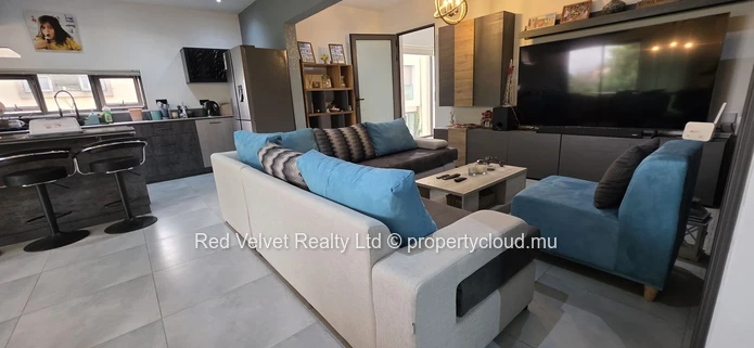 Luxury Furnished 3-Bedroom Townhouse with Rooftop Terrace and Jacuzzi – Flic en Flac | Rs 15M