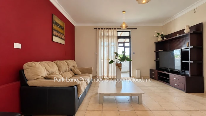 Living at the top, in the heart of Quatre Bornes!