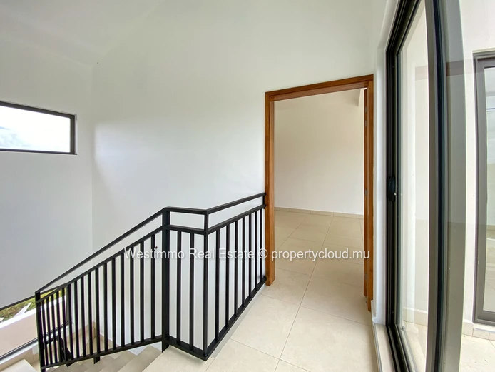 Villa neuve de 3 chambres à vendre à Péreybère